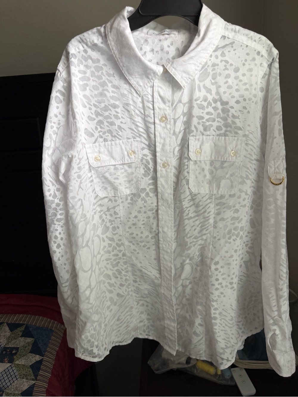 Calvin Klein White Long Sleeve Button-Front Shirt with Subtle Animal Jacquard